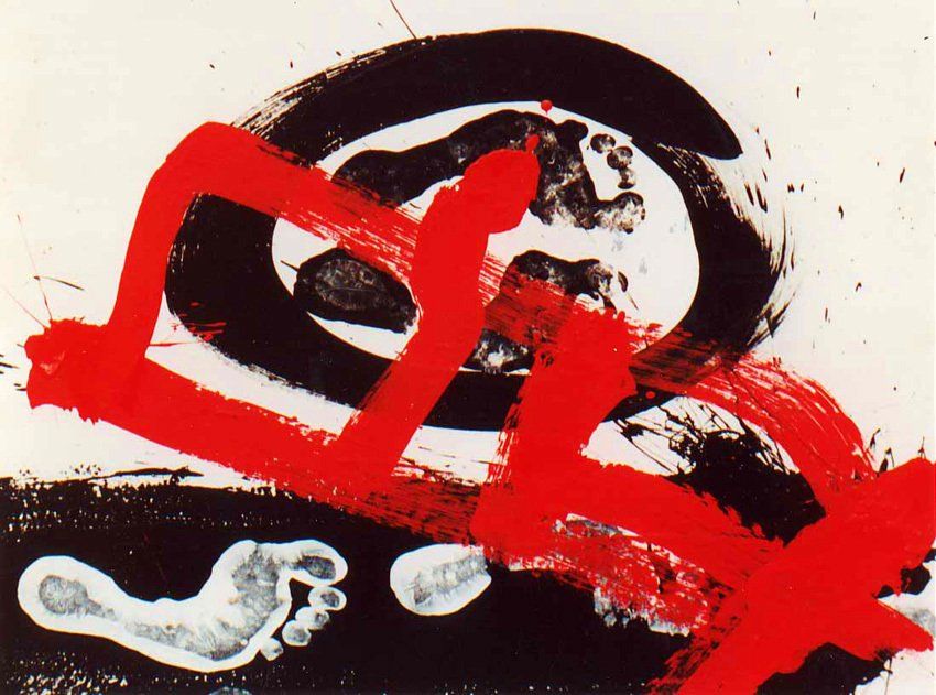 Fußabdrücke, rote Schriftzeichen