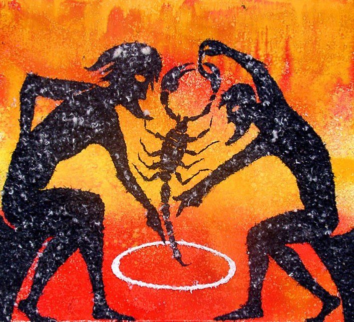 Zwei Männer mit Skorpion