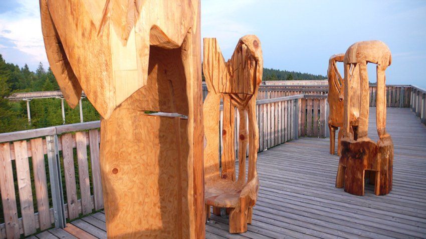 Skulpturen aus Holz