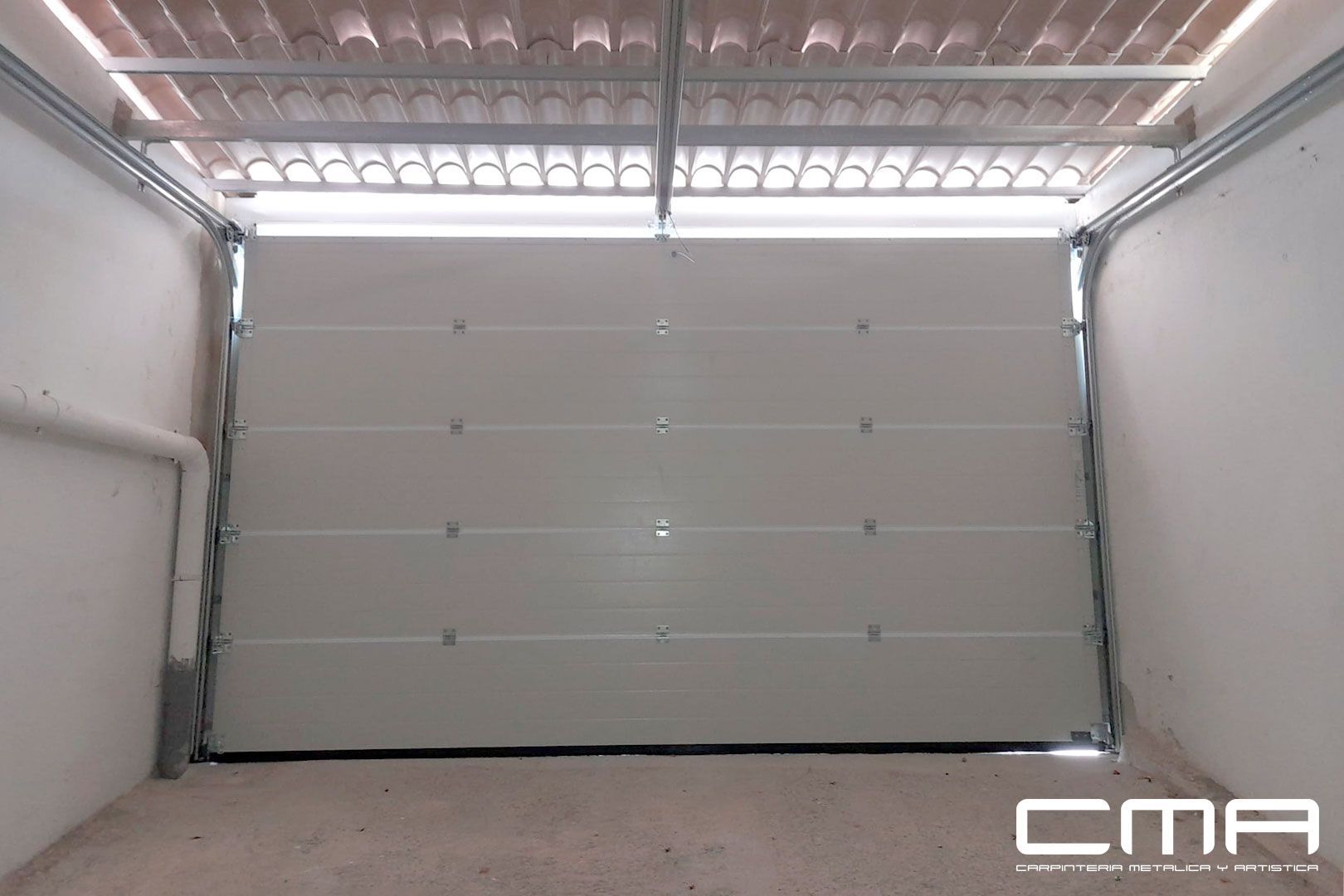 puerta de entrada de aluminio para comunidades de propietarios en palma de Mallorca fabricada por CMA Balear