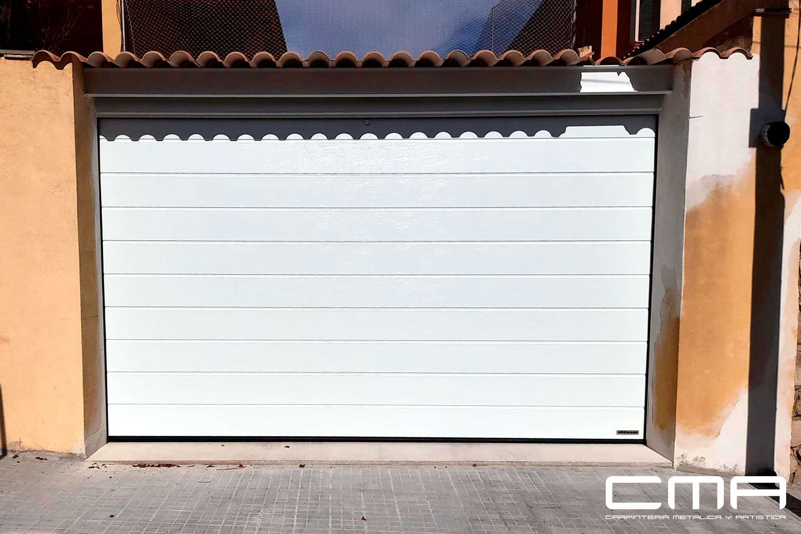 puerta de entrada para comunidades de propietarios en palma de Mallorca fabricada por CMA Balear