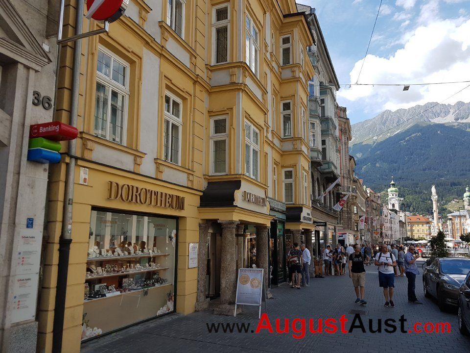 Maria-Theresien-Straße in Innsbruck. Foto August Aust