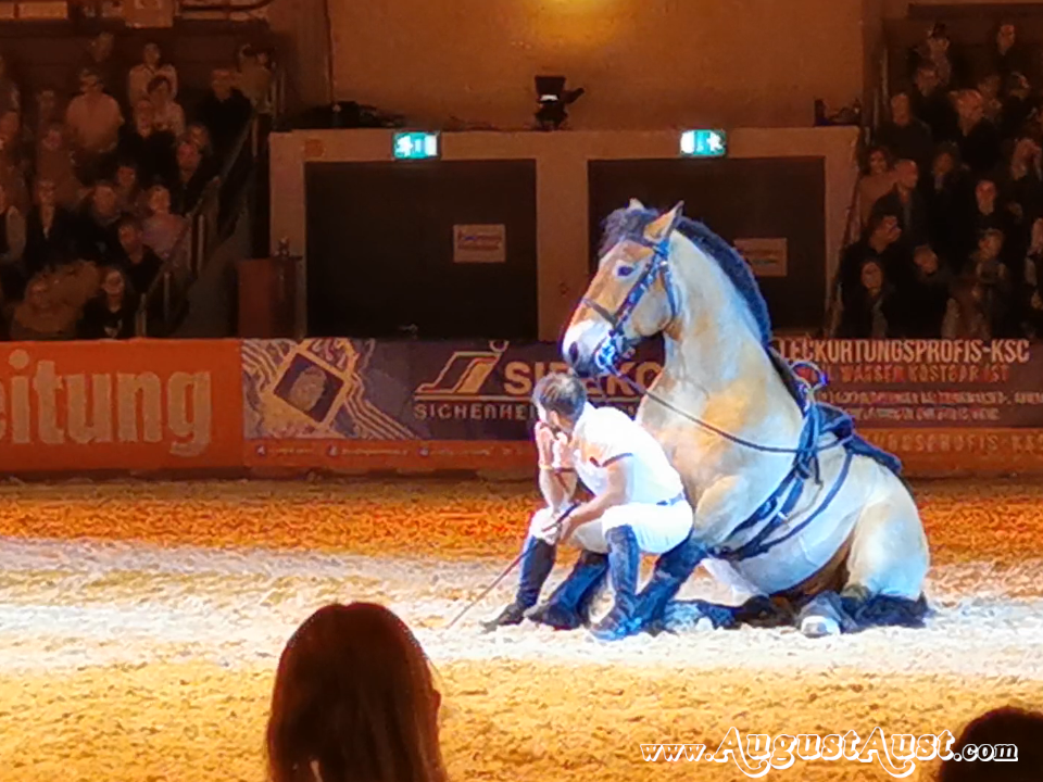 Viktor Kirka mit seinem Pferd Hermann. Foto: August Aust Viktor Kirka mit seinem Pferd Hermann. Foto: August Aust