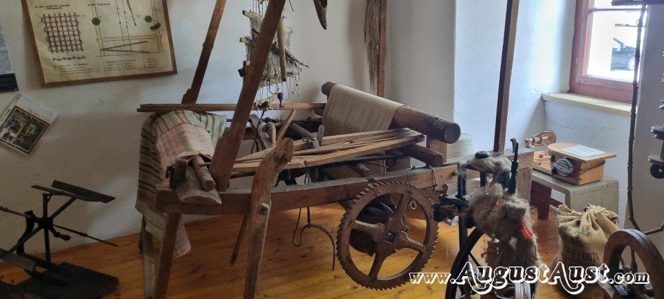 Webstuhl im 1. Kärntner Handwerksmuseums. Foto: August Aust Webstuhl im 1. Kärntner Handwerksmuseums. Foto: August Aust