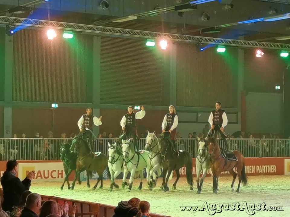 Nacht der Pferde. Compagnie Impulsion. Foto: August Aust Nacht der Pferde. Compagnie Impulsion. Foto: August Aust