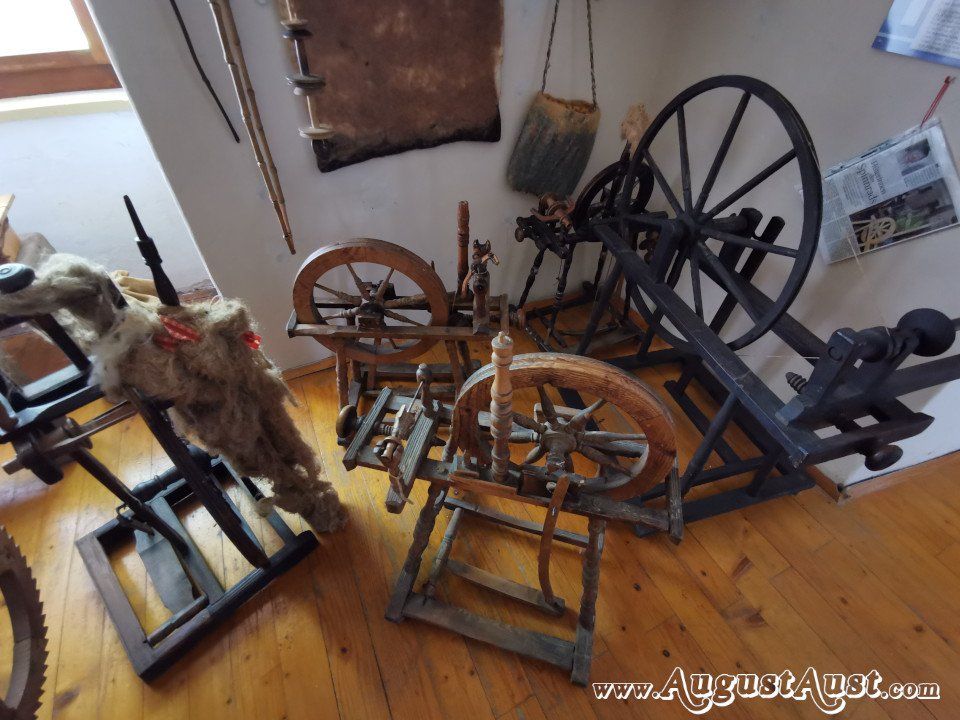 Spinnrad und Spinnen im 1. Kärntner Handwerksmuseums. Foto: August Aust Spinnrad und Spinnen im 1. Kärntner Handwerksmuseums. Foto: August Aust