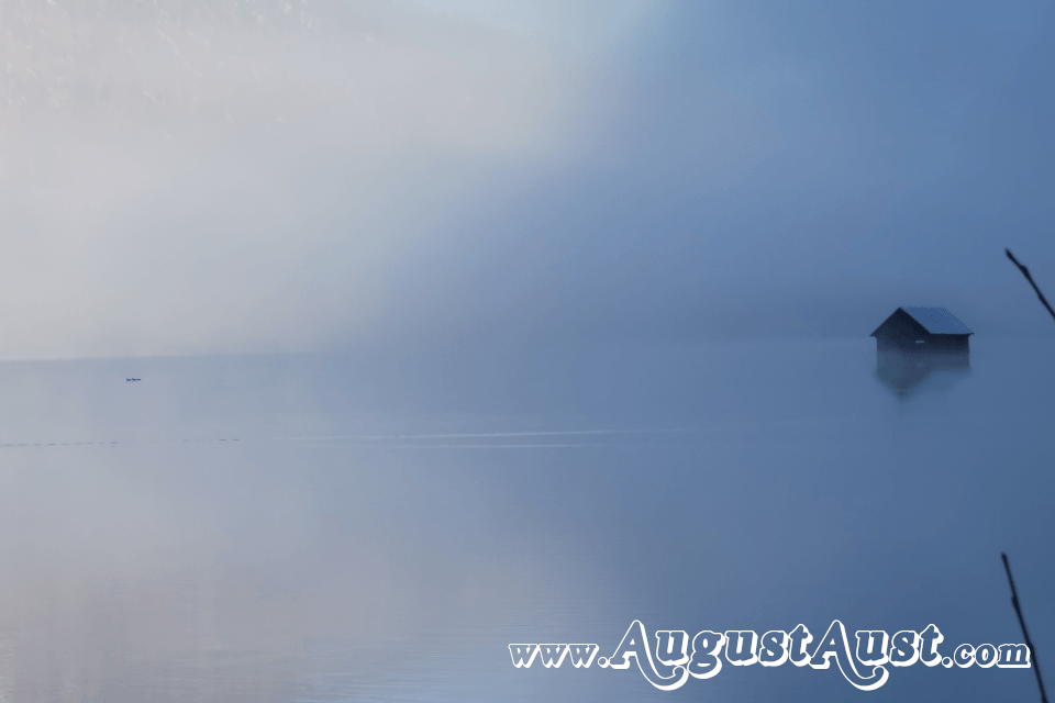 Bootshaus im Almsee. Foto August Aust Bootshaus im Almsee. Foto August Aust