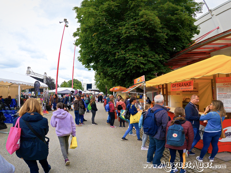 Messebesucher Pferd Wels. Foto: August Aust Messebesucher Pferd Wels. Foto: August Aust