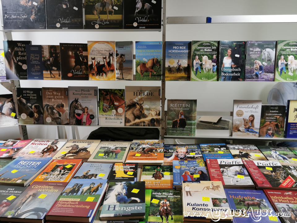 Aktuelle Pferdebücher und Reitbücher. Foto: August Aust Aktuelle Pferdebücher und Reitbücher. Foto: August Aust