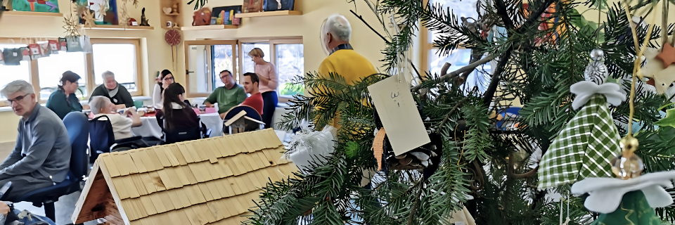 Adventkränzchen WG Algersdorfer Straße. Foto: August Aust Adventkränzchen WG Algersdorfer Straße. Foto: August Aust