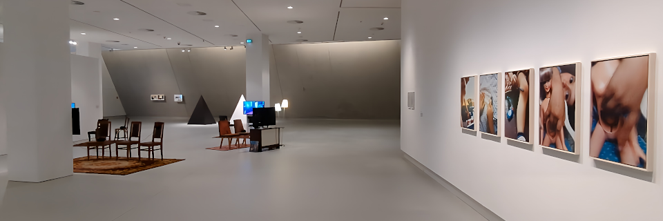 Ausstellung Anna Jermolaewa. Foto: August Aust  Ausstellung Anna Jermolaewa. Foto: August Aust