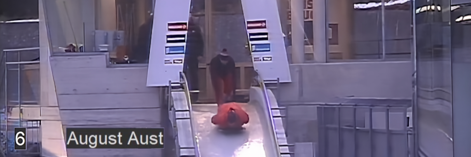 Gästeskeleton im Olympia Eiskanal Gästeskeleton im Olympia Eiskanal