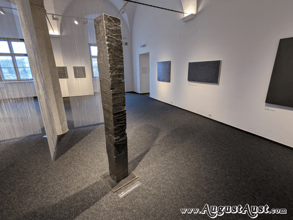 Kettenvorhänge aus Aluminium. Foto August Aust Kettenvorhänge aus Aluminium. Foto August Aust