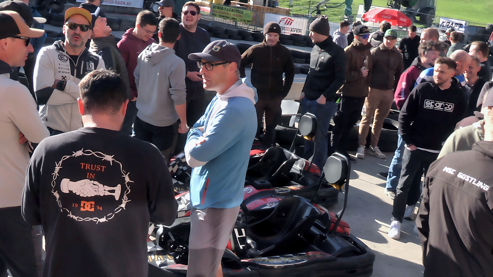 Go-Kart-Event Fahrerbriefing. Foto: @ August Aust Go-Kart-Event Fahrerbriefing. Foto: @ August Aust