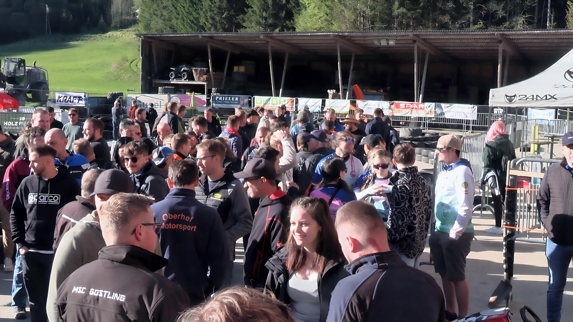 Go-Kart-Event Fahrerbriefing. Foto: @ August Aust Go-Kart-Event Fahrerbriefing. Foto: @ August Aust