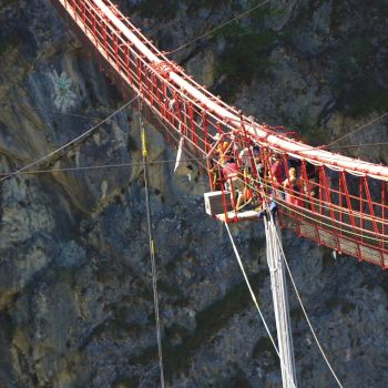 Bungee Jumping im Niouc Park in Niouc Bungee Jumping im Niouc Park in Niouc