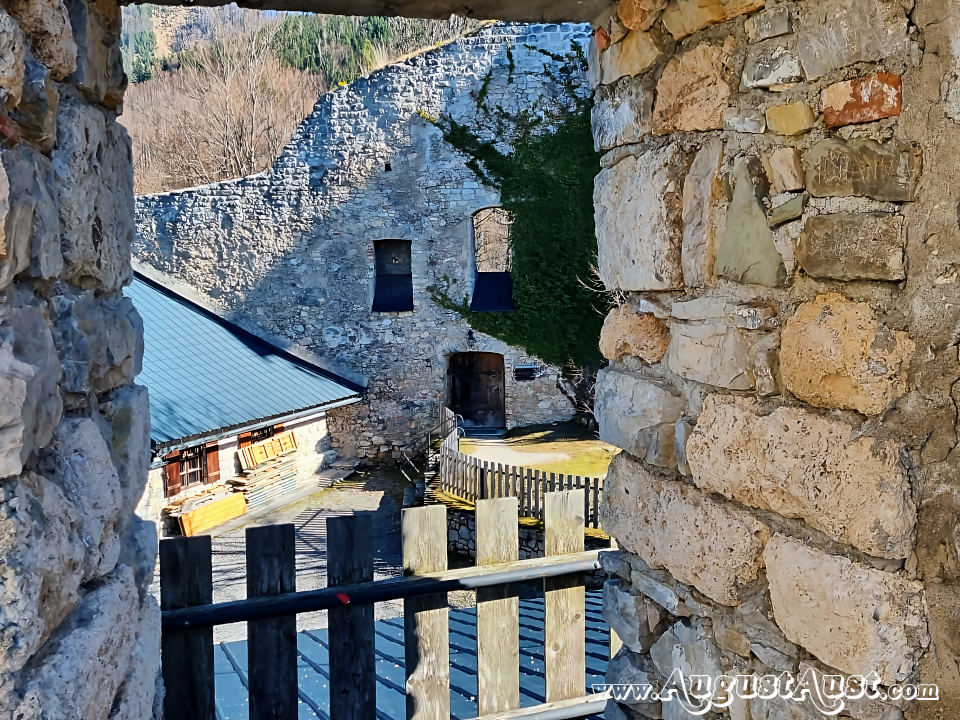 Gesindehaus, Burgruine Gallenstein. Foto: August Aust Gesindehaus, Burgruine Gallenstein. Foto: August Aust