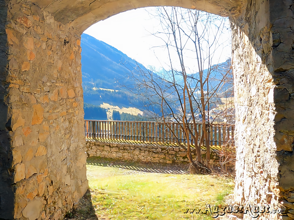 Ehemaliger Burggarten, Burgruine Gallenstein. Foto: August Aust Ehemaliger Burggarten, Burgruine Gallenstein. Foto: August Aust