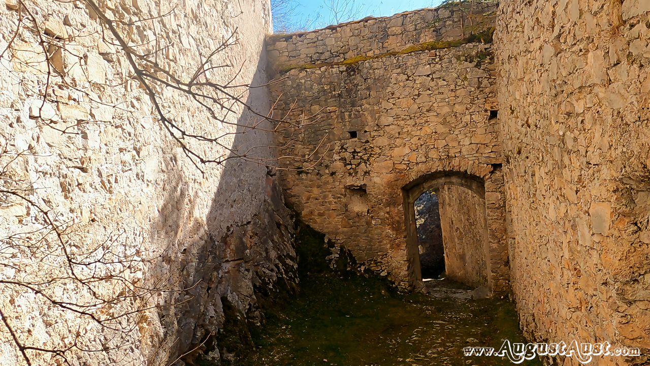 Burgruine Gallenstein in der Steiermark. Foto: August Aust Burgruine Gallenstein in der Steiermark. Foto: August Aust
