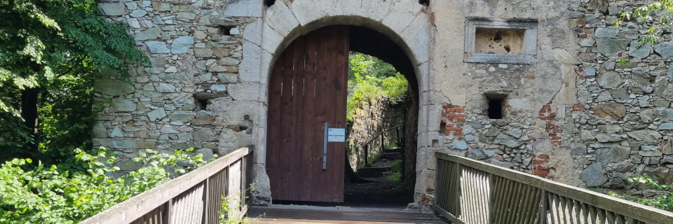 Burgruine Landsee. Foto: August Aust Burgruine Landsee. Foto: August Aust