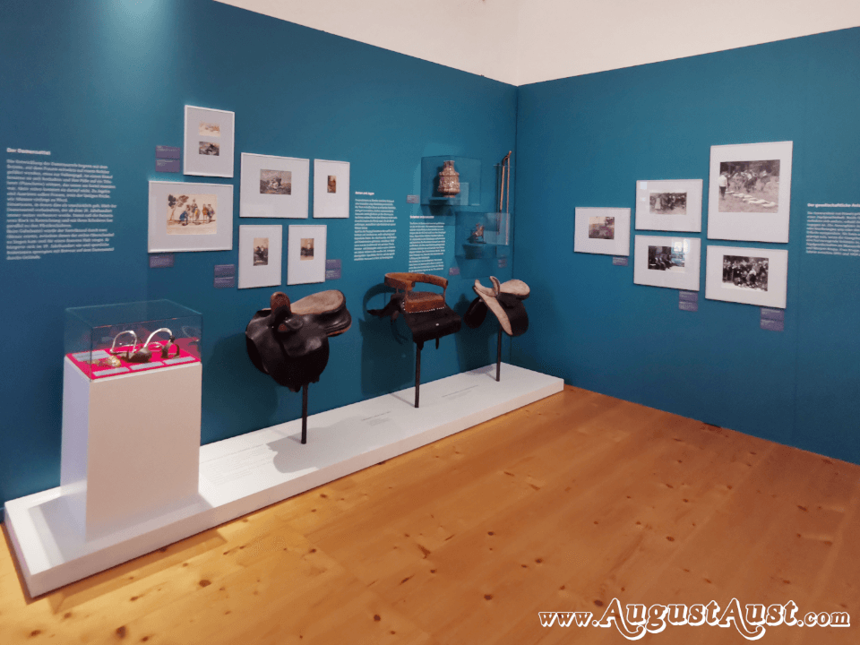 Damensättel 19. Jahrhundert. Foto August Aust Damensättel 19. Jahrhundert. Foto August Aust