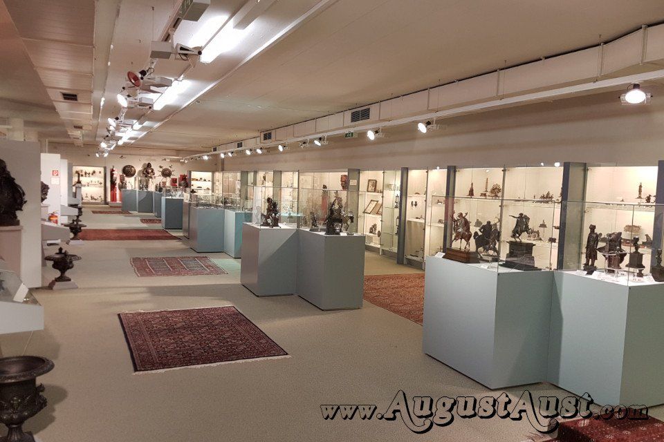 Kunstwerke aus Eisenkunstguss. Shell Collection Graz. Foto August Aust Kunstwerke aus Eisenkunstguss. Shell Collection Graz. Foto August Aust