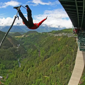 Bungee Jumping von der Europabrücke Bungee Jumping von der Europabrücke