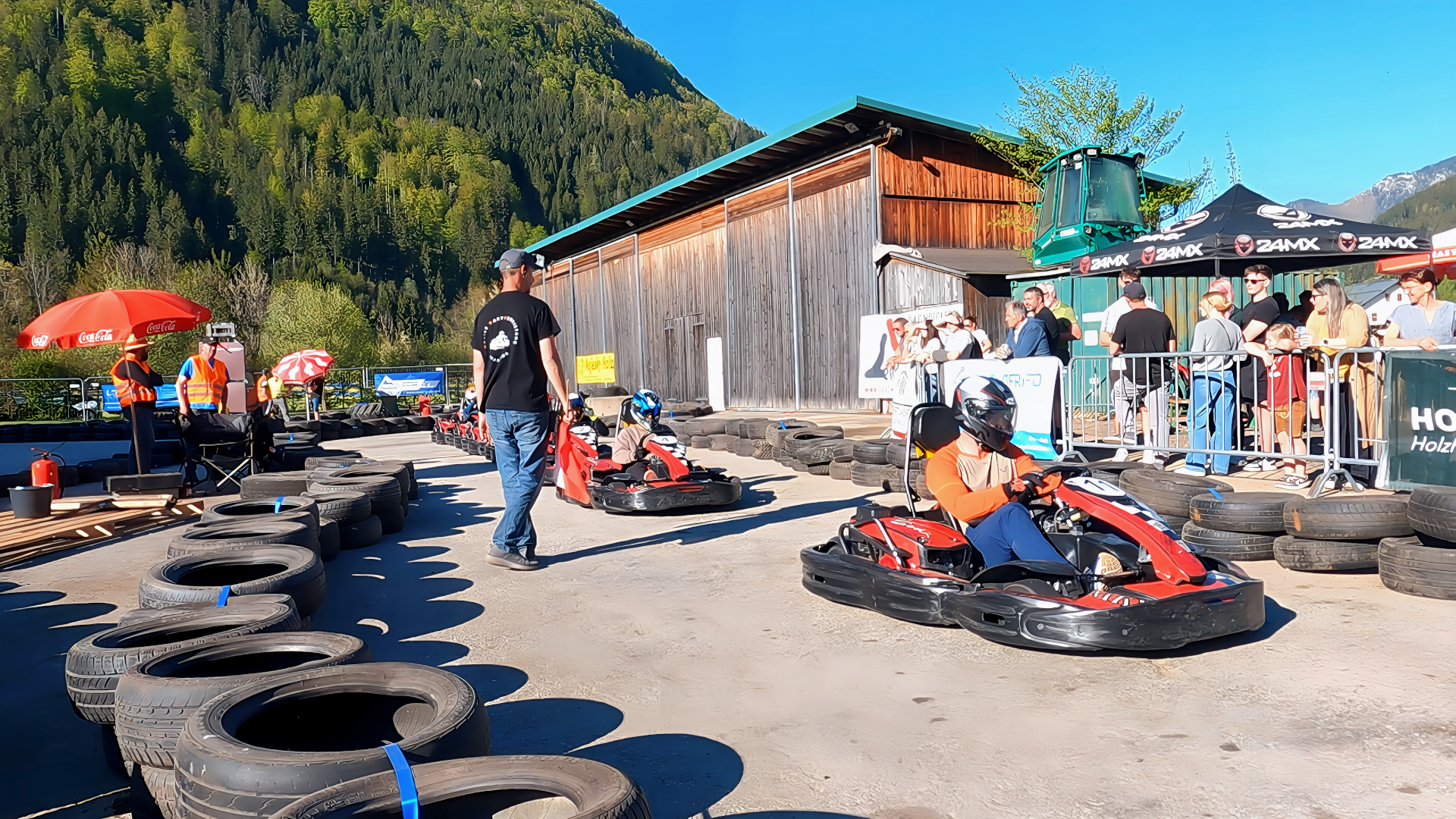 Kartfahrer während des Rennens. Foto: August Aust Kartfahrer während des Rennens. Foto: August Aust