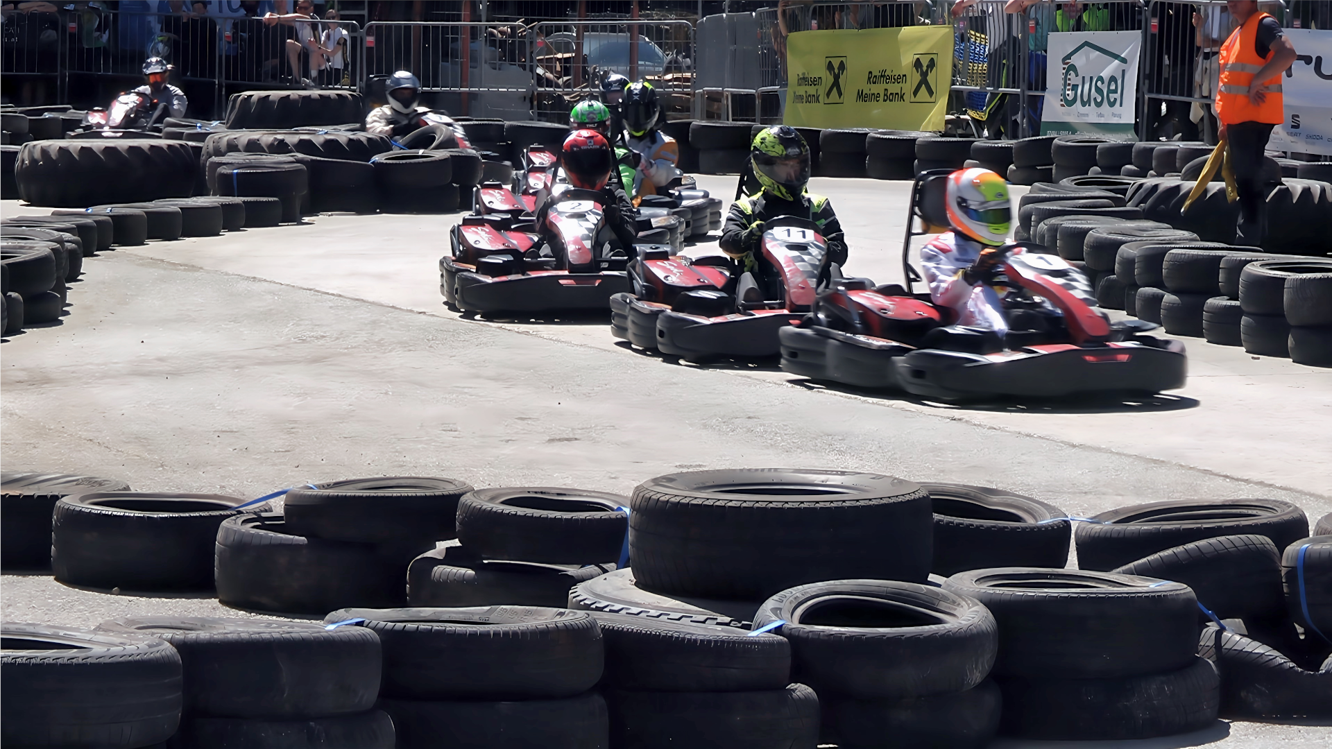 Kartfahrer während des Rennens. Foto: August Aust Kartfahrer während des Rennens. Foto: August Aust