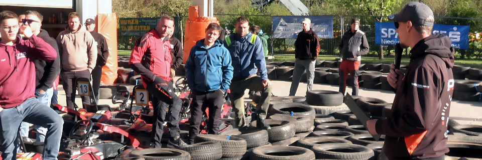 Go Kart Event, Fahrerbriefing. Foto: August Aust Go Kart Event, Fahrerbriefing. Foto: August Aust