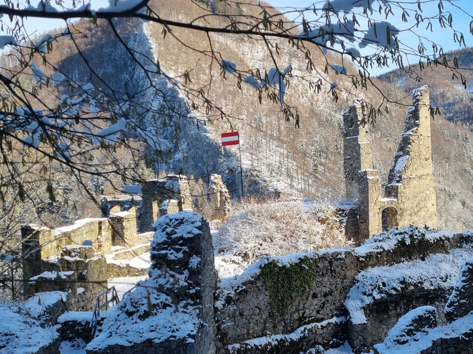 Burgruine Scharnstein. Foto: August Aust Burgruine Scharnstein. Foto: August Aust