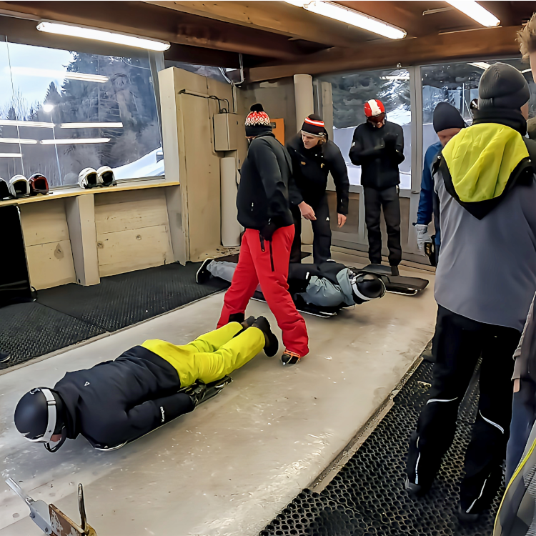 Probeliegen auf den Skeletons. Foto: August Aust Probeliegen auf den Skeletons. Foto: August Aust