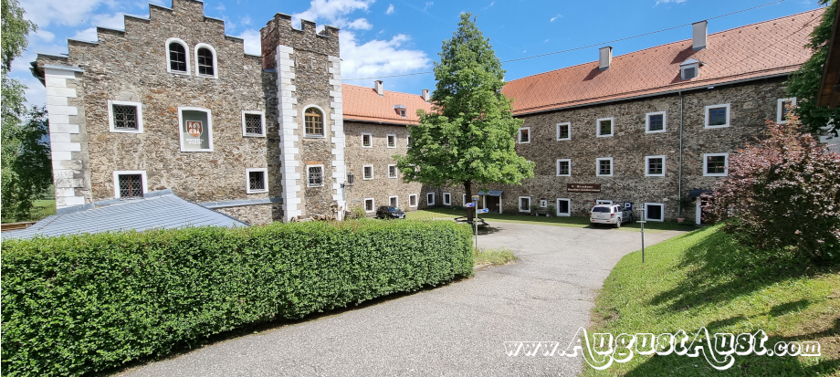 Schloss Ortenburg. Foto August Aust Schloss Ortenburg. Foto August Aust