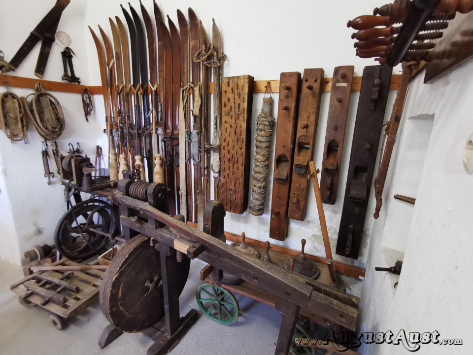Drechslerwerkstatt im 1. Kärntner Handwerksmuseum. Foto August Aust Drechslerwerkstatt im 1. Kärntner Handwerksmuseum. Foto August Aust