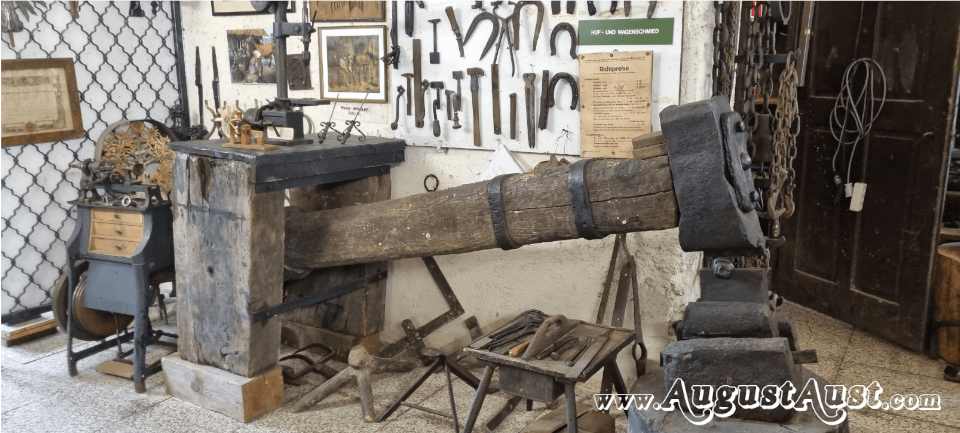 Schmiedewerkstatt im 1. Kärntner Handwerksmuseum. Foto August AustFoto August Aust Schmiedewerkstatt im 1. Kärntner Handwerksmuseum. Foto August Aust