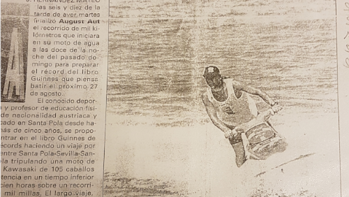 August Aust. Guinness Weltrekord für Wassermotorräder. August Aust. Guinness Weltrekord für Wassermotorräder.