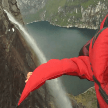 Video Wingsuit Flying The Crack Video Wingsuit Flying The Crack