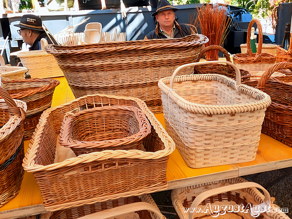 Geflochtene Körbe. Foto: August Aust Geflochtene Körbe. Foto: August Aust