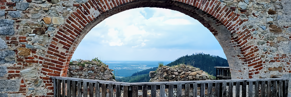 Burgruine Landsee. Foto: August Aust Burgruine Landsee. Foto: August Aust