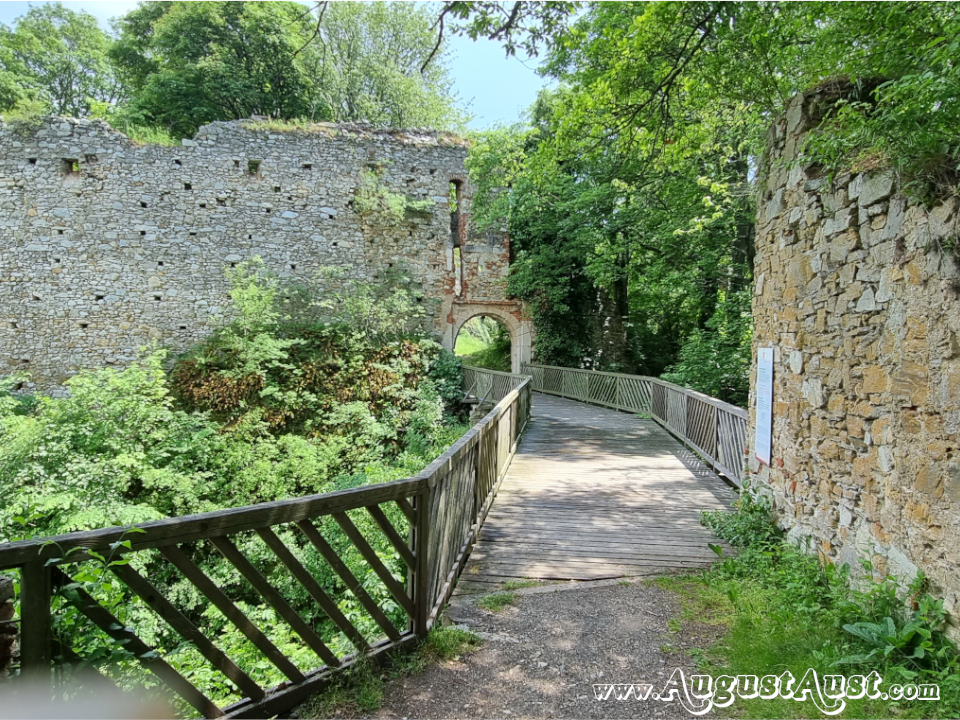 Burgruine Landsee. Foto: August Aust Burgruine Landsee. Foto: August Aust