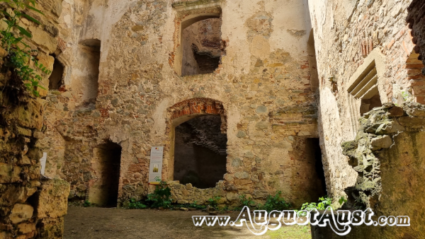 Burgruine Landsee, Donjon. Foto: August Aust Burgruine Landsee, Donjon. Foto: August Aust
