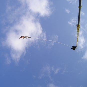 Bungee Jumping von einem Kran Bungee Jumping von einem Kran