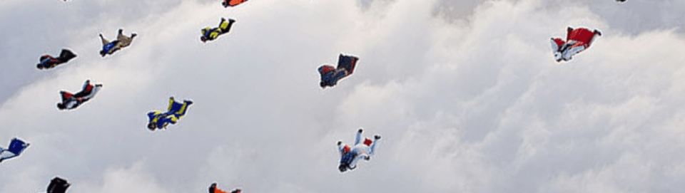 Wingsuit Flying in Gruppe