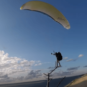 Video Extreme Freestyle Paragliding Tricks