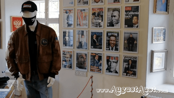 Internationale Medienberichte über Arnold Schwarzenegger. Foto: August Aust Internationale Medienberichte über Arnold Schwarzenegger. Foto: August Aust