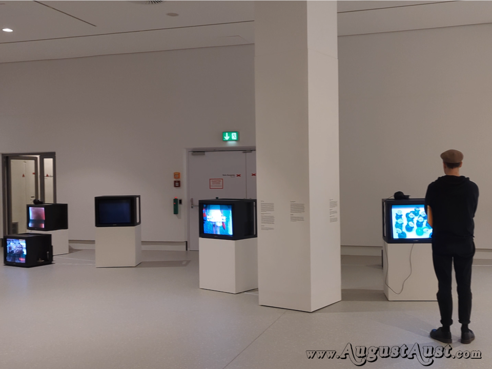 Ausstellung Number Two. Anna Jermolaewa. Foto: August Aust Ausstellung Number Two. Anna Jermolaewa. Foto: August Aust