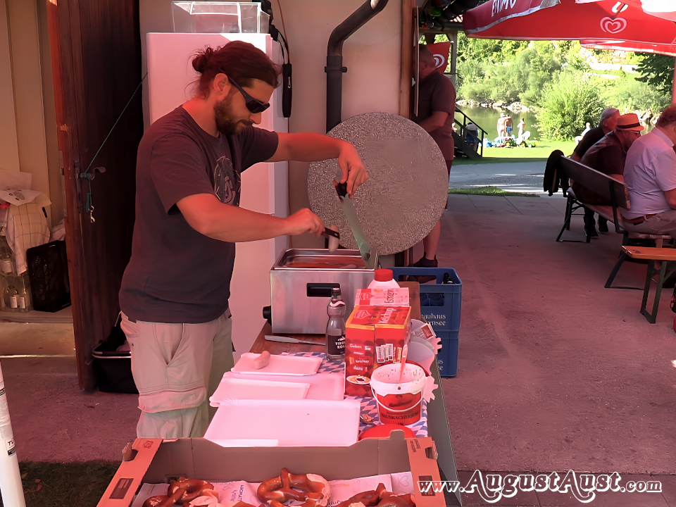 Weißwürste mit Brezeln. Foto: August Aust Weißwürste mit Brezeln. Foto: August Aust