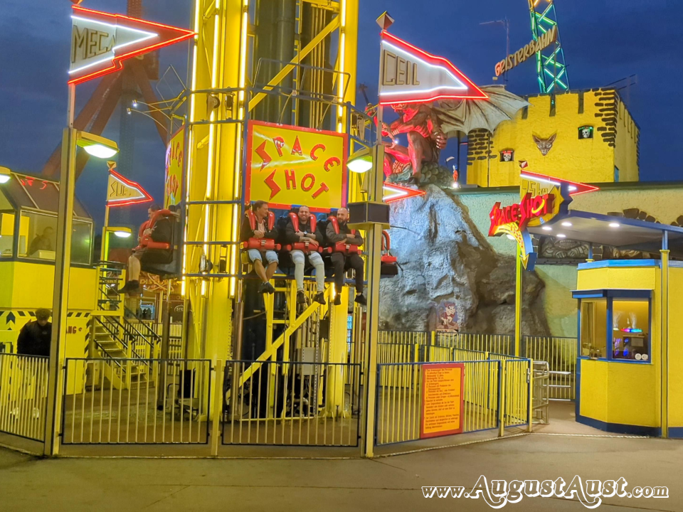 Wien Prater. Space-Shot. Foto: August Aust Wien Prater. Space-Shot. Foto: August Aust