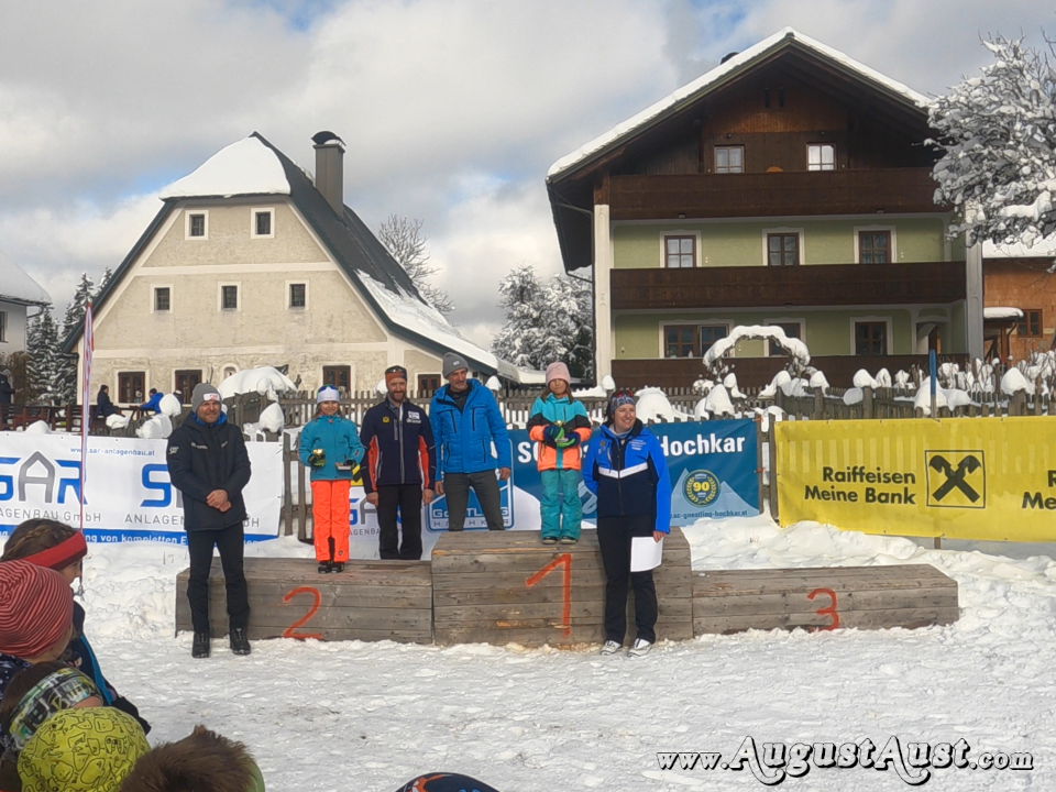 Ausstellung Number Two. Anna Jermolaewa. Foto: August Aust 1. Platz: Klara Teufl, SC Göstling-Hochkar. Foto: August Aust
