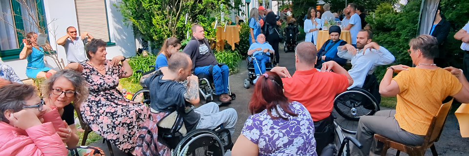 Sommerfest Wohngemeinschaft Algersdorfer Straße. Foto: August Aust Sommerfest Wohngemeinschaft Algersdorfer Straße. Foto: August Aust